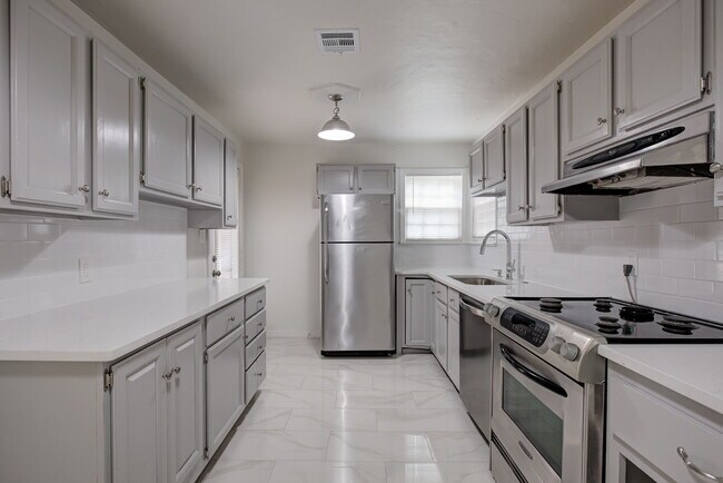 Building Photo - 821 NW 48th St