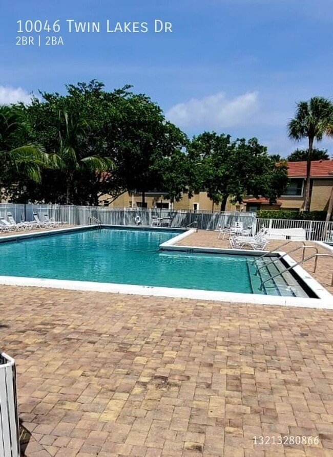 Building Photo - 10046 Twin Lakes Dr