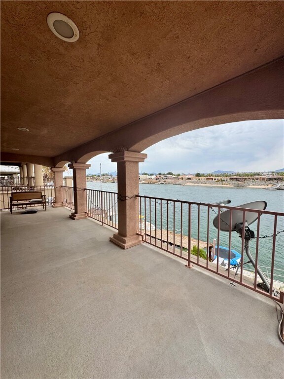 Building Photo - 10641 S River Terrace Dr
