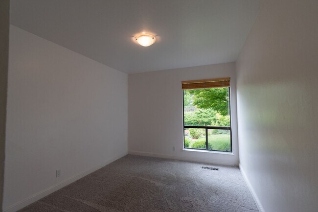 Building Photo - Los Gatos Mountain Living at its Best! Gated 1 Acre lot! Spacious 5 bedroom House! Pool!