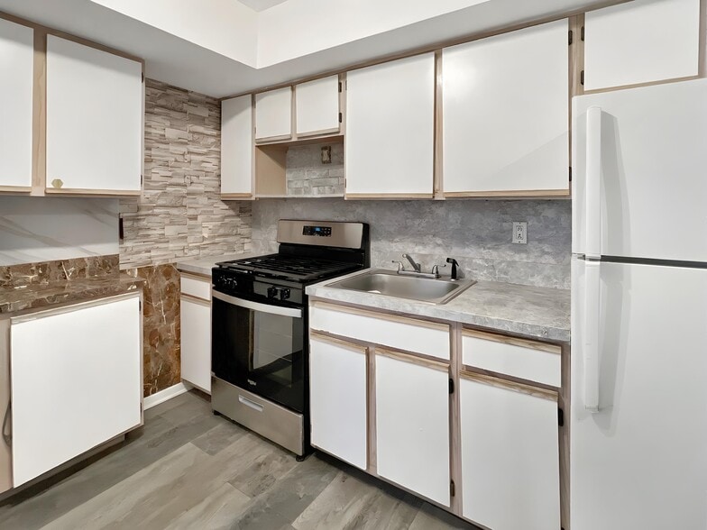 Building Photo - 49 Latourette Ln