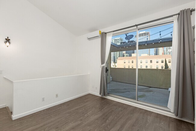 Building Photo - 908 G St