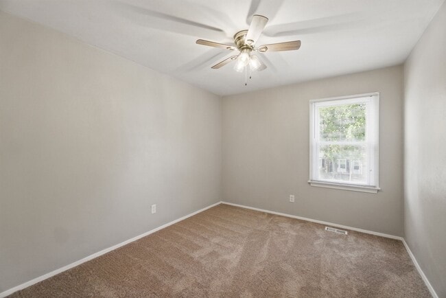 Building Photo - Mangold Real Estate - Conveniently Located...