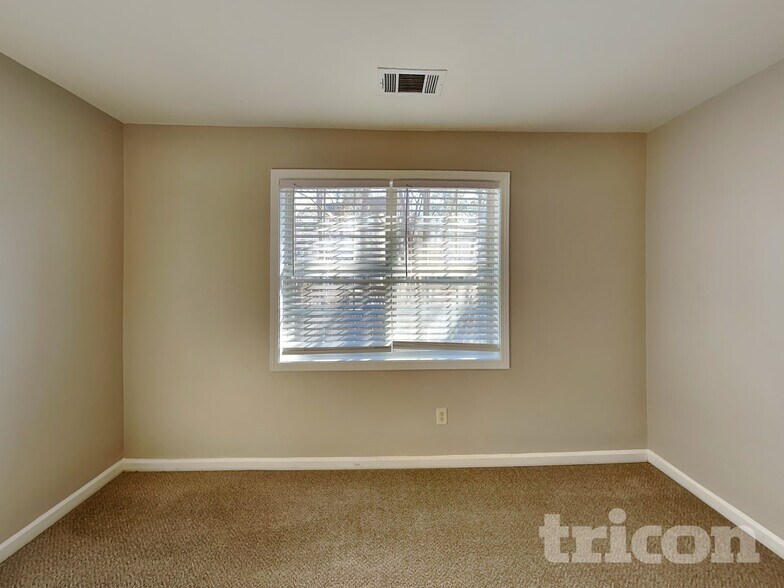 Building Photo - 12264 Crestwood Ct