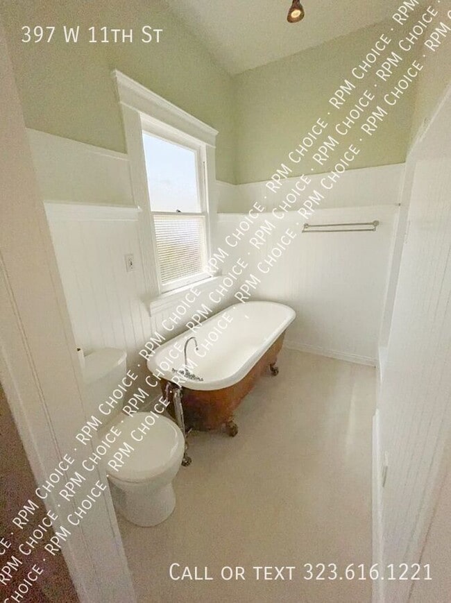 Building Photo - 397 W 11th St