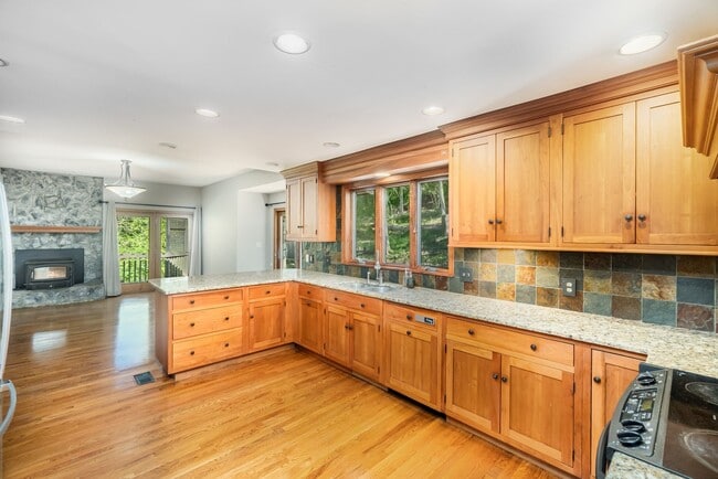 Building Photo - Stunning 4-Bedroom Home with 5 Full Baths + Hot Tub, Wooded Retreat