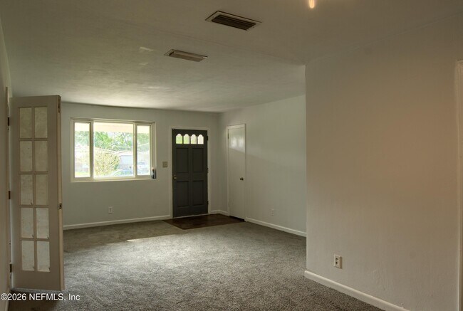 Building Photo - 1370 Labelle St