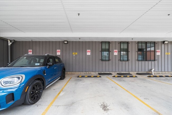 Building Photo - Stylish 2BR/2BA Bi-Level Condo with Private Roof Deck and Covered Parking!