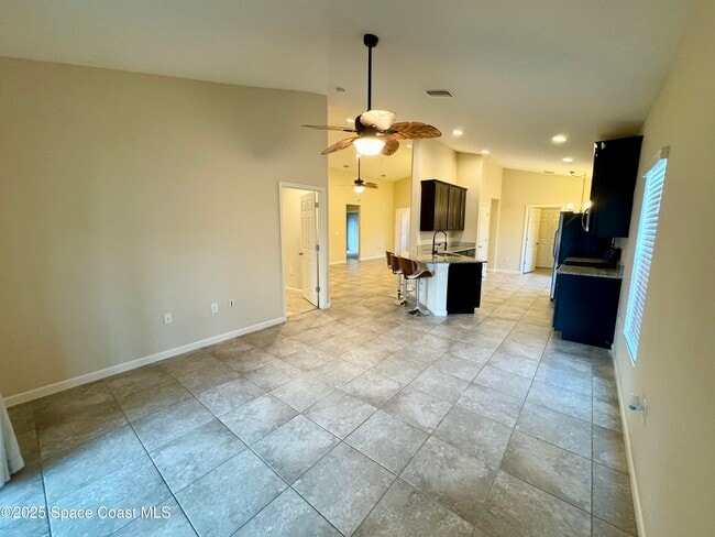 Building Photo - 590 Trymore Dr SE