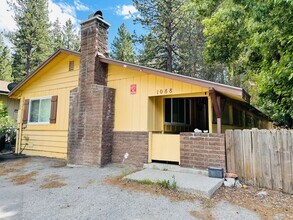 Building Photo - 2 bed 1 bath unit for rent in South Lake T...