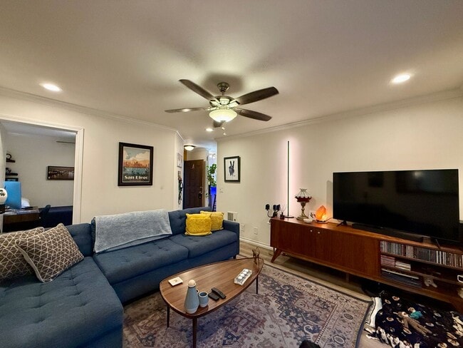 Building Photo - Charming 2 bedroom Condo in Carlsbad Village