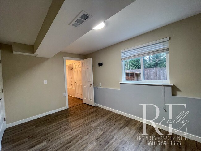 Building Photo - 4bd Split-Level Home with Modern Upgrades