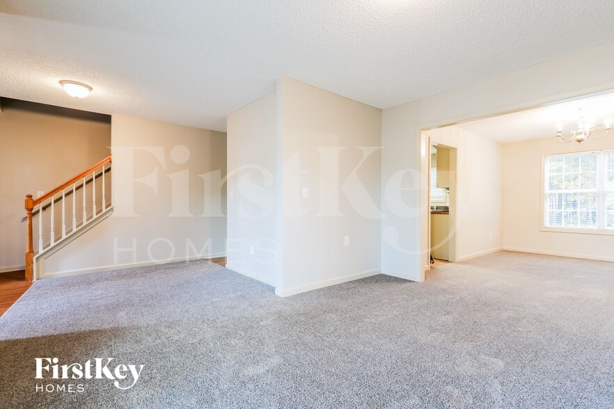 Building Photo - 894 Hawk Creek Trail