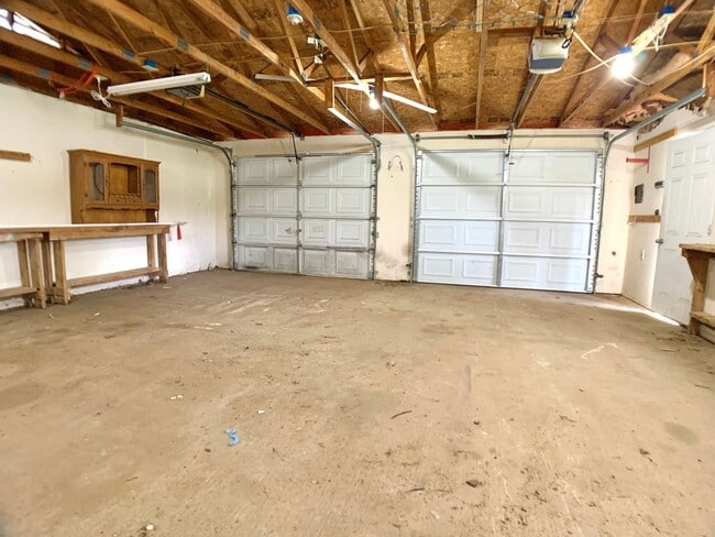 Building Photo - 2551 Farm Cir
