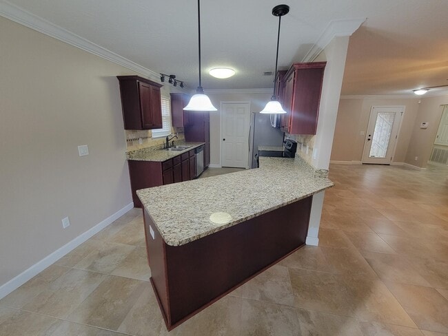 Building Photo - 712 Hazel Dr