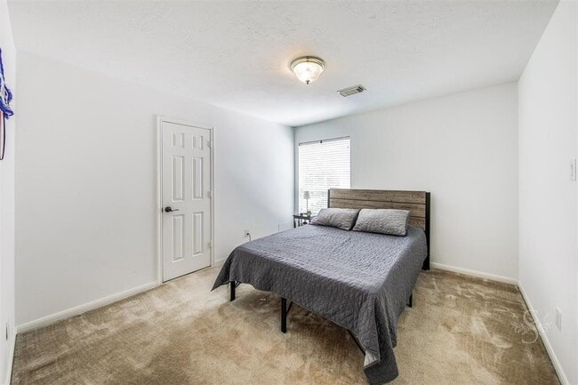 Building Photo - 2211 Merrill Hills Cir