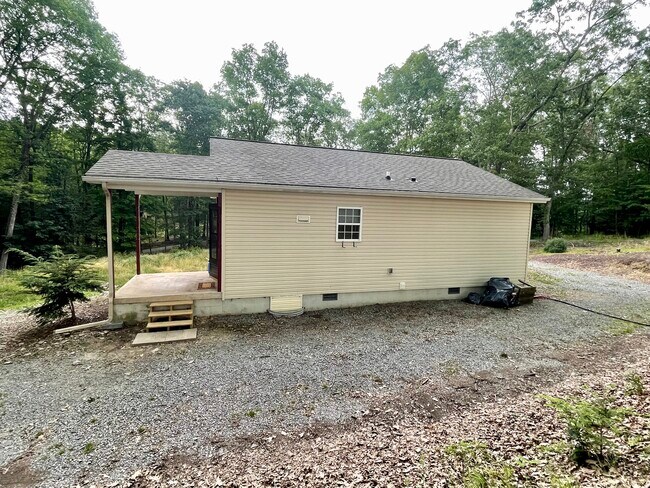 Building Photo - 1181 Sunrise Dr