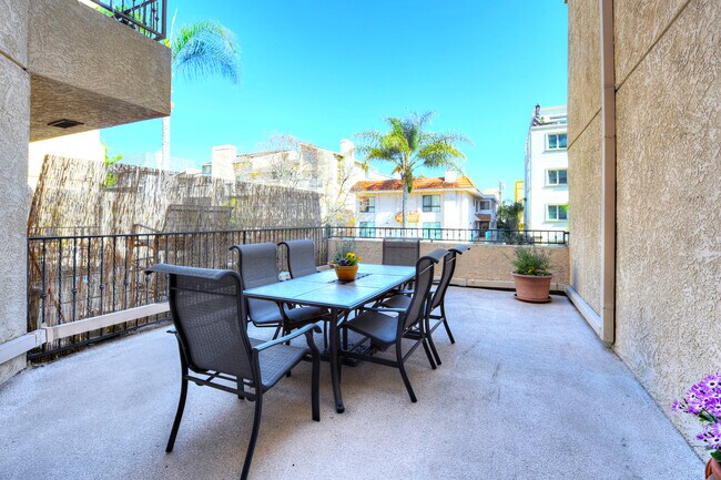 Building Photo - 1633 S Bentley Ave