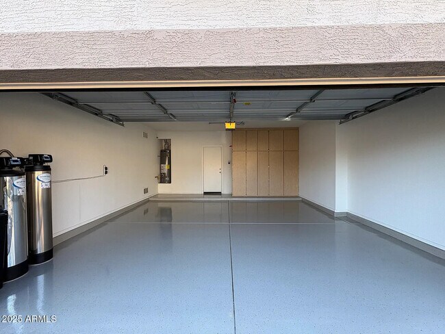 Building Photo - 1204 S Roger Way