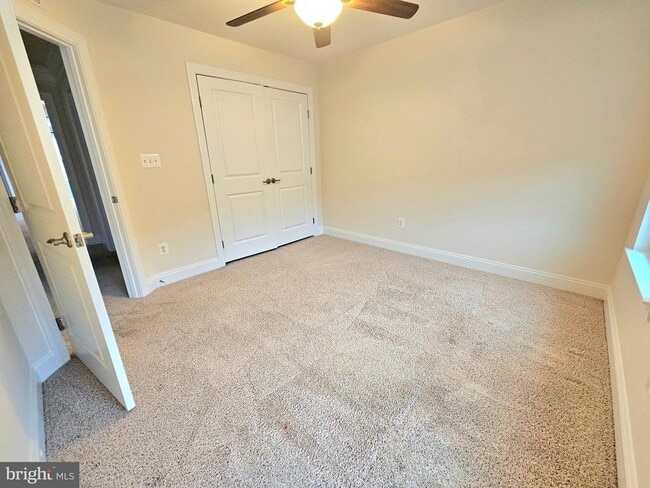 Building Photo - 25835 Clairmont Manor Square