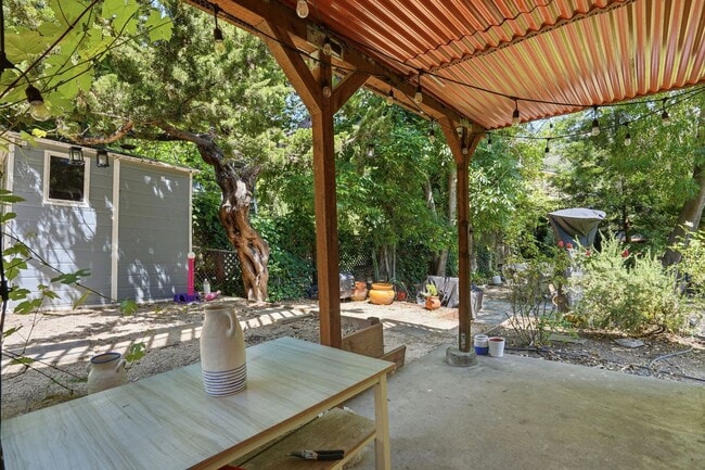 Building Photo - Beautiful Spacious 3-bedroom 2-Bath in Oakland!