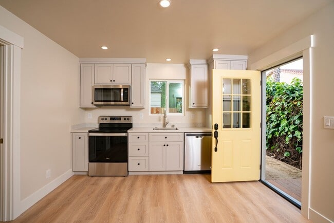 Building Photo - Detached ADU with Separate Driveway