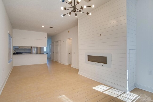 Building Photo - 1200 Jasper St