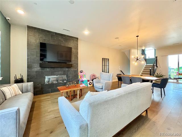 Building Photo - 1565 W 67th Ave