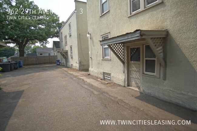 Building Photo - Great Apartment in NE Minneapolis