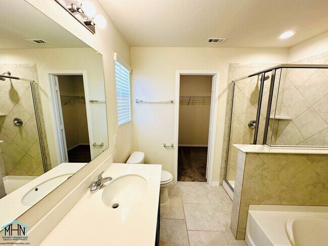 Building Photo - Beautifully maintained Two-Story 3-Bedroom...