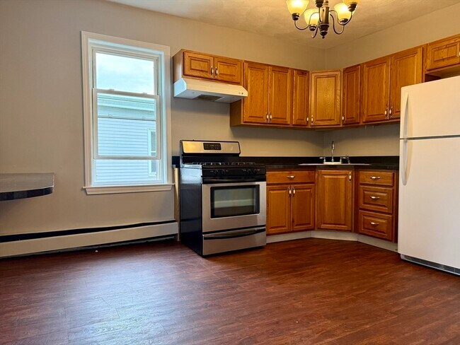 Building Photo - 8 Dalton St