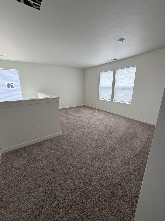 Building Photo - 1578 S La Escalera Ave