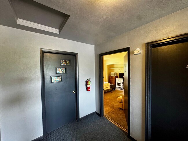 Building Photo - Top Floor Furnished Studio Apartment – All Utilities Included!