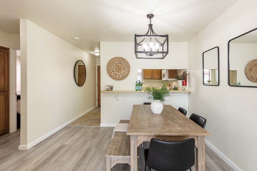 Building Photo - 680 Chorro St