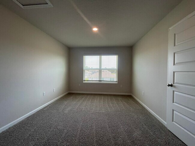 Building Photo - 339 Flounder St