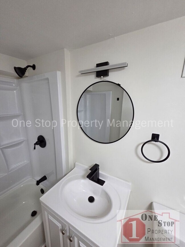 Building Photo - Beautiful 2 Bedroom 2 Bathroom in Independence!