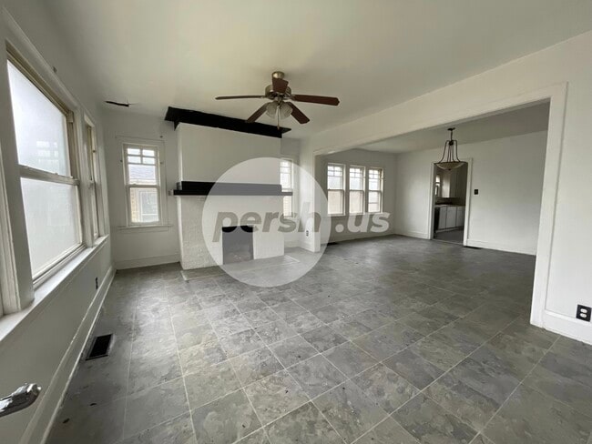 Building Photo - 980 W William St