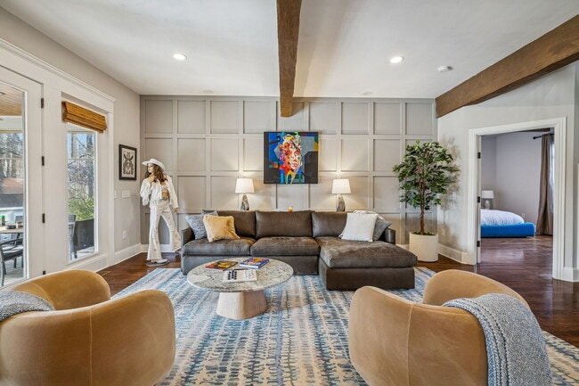 Building Photo - 594 Lake Haven Dr