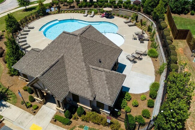 Building Photo - 723 Woodstock Grove Dr