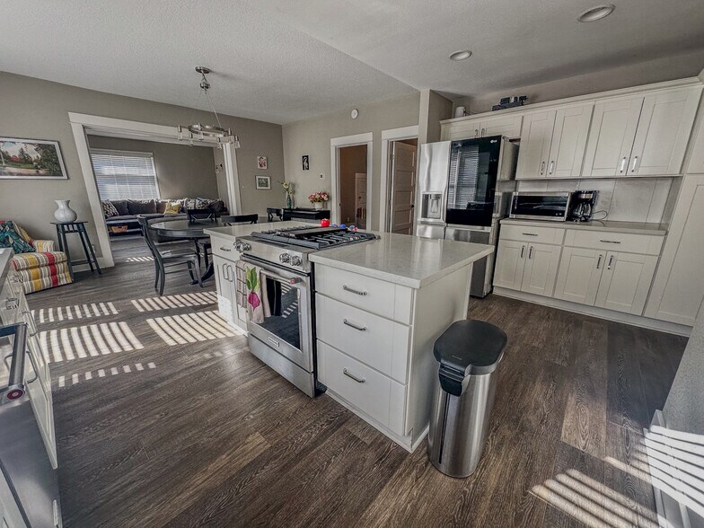 Building Photo - 5530 N Haight Ave