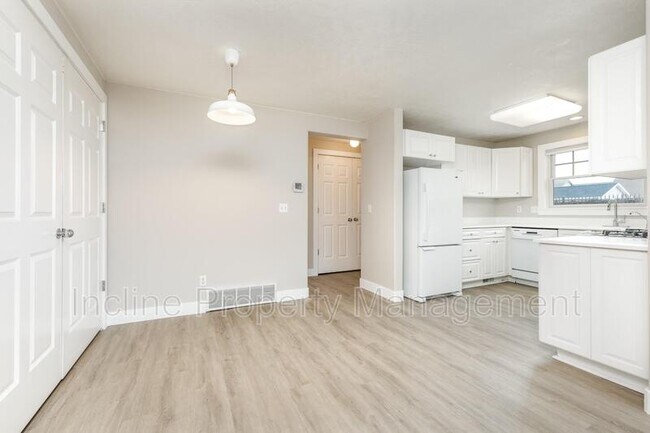 Building Photo - 2485 450 S