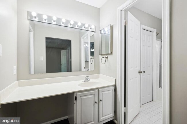Building Photo - 10150 Village Knolls Ct