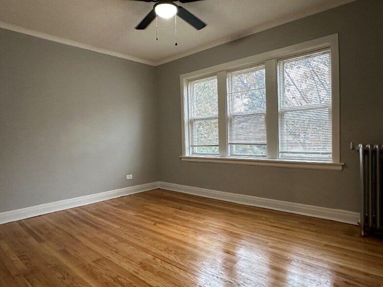 Building Photo - 5601-5607 W Wabansia Ave