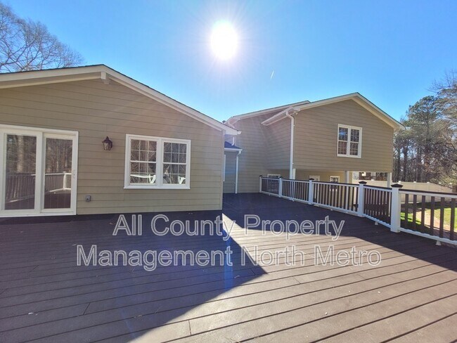 Building Photo - 180 Crestwood Ct