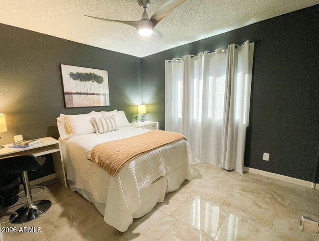 Building Photo - 1255 E Riviera Dr