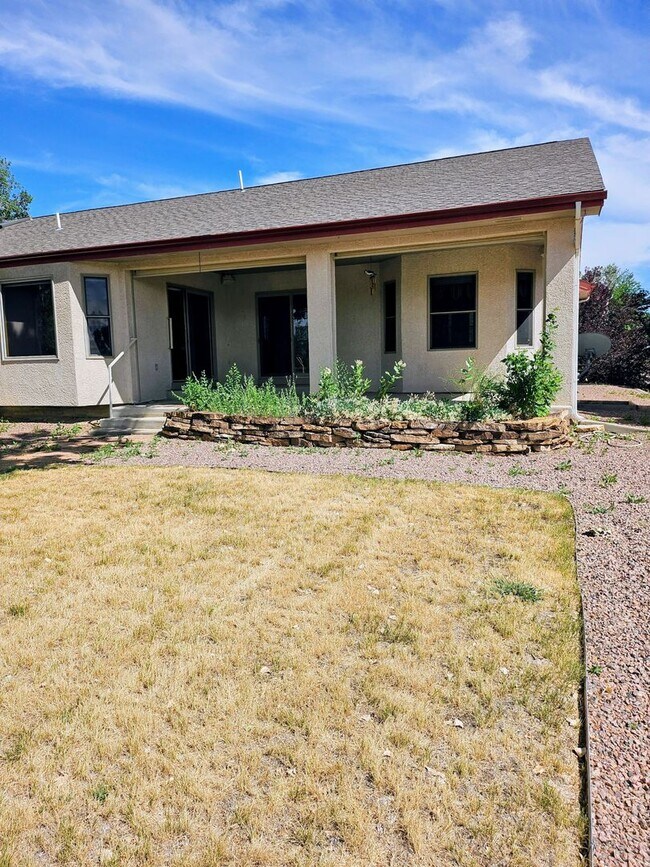 Building Photo - ALL PROSPECTIVE TENANTS MUST SUBMIT A $58 ...