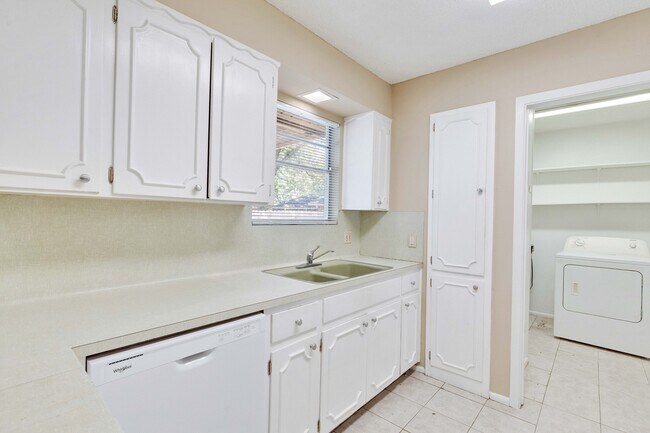 Building Photo - 7404 Bucknell Dr