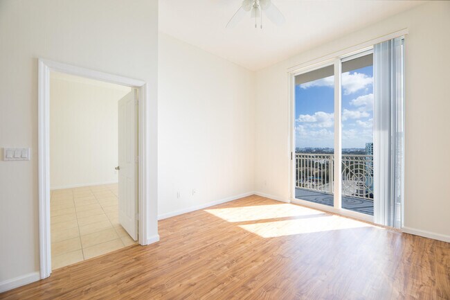 Building Photo - 511 SE 5 Ave