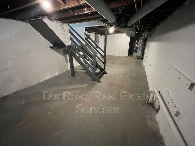 Building Photo - 1025 Richmond Ave