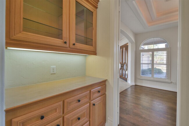 Building Photo - 8114 Hideaway Lake Cir